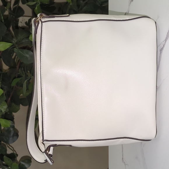 Adrienne Vittadini White Shoulder Bag - Picture 5 of 8